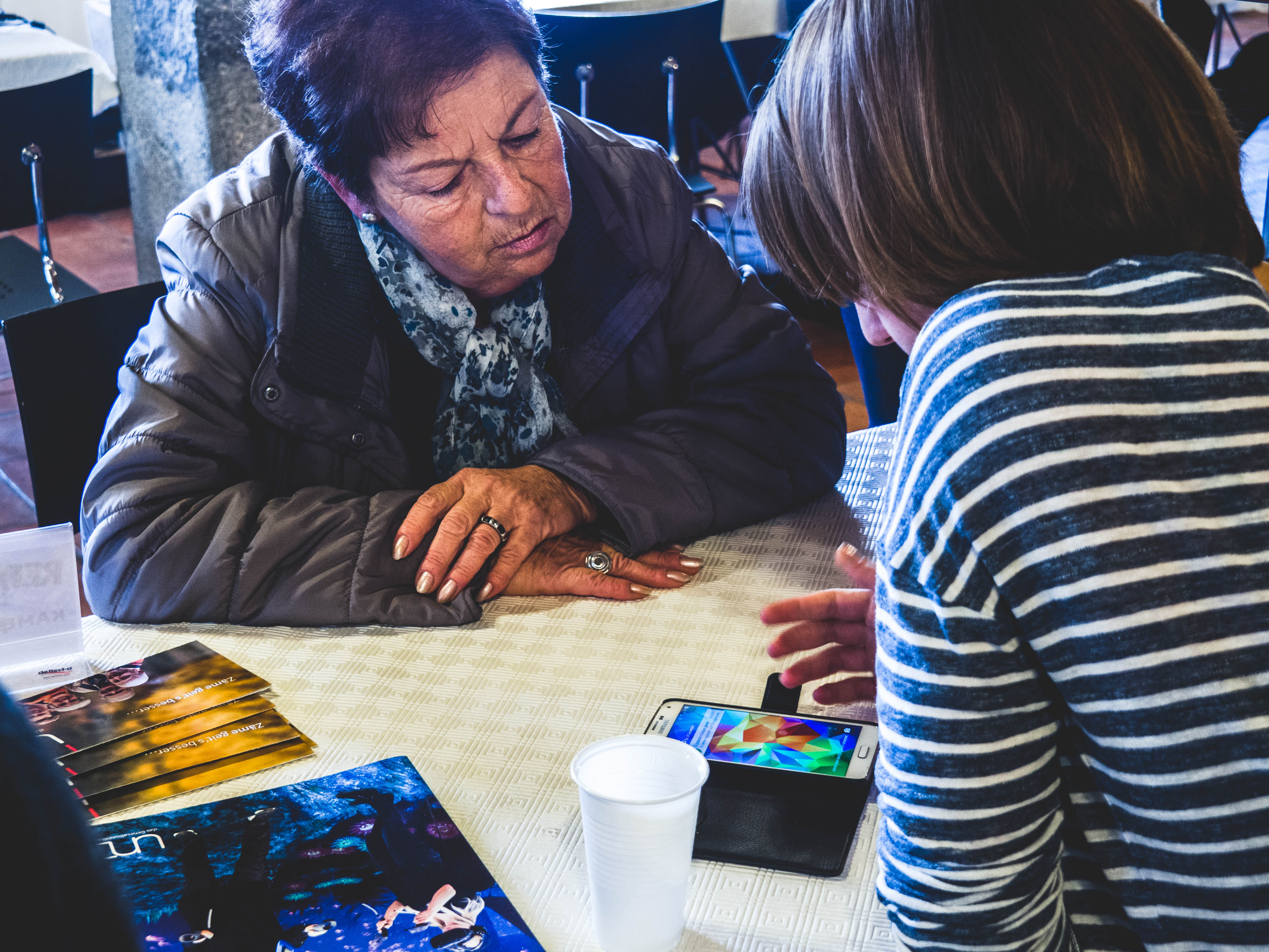 Erfolgreiches Angebot für SeniorInnen mit Handy-Problemen