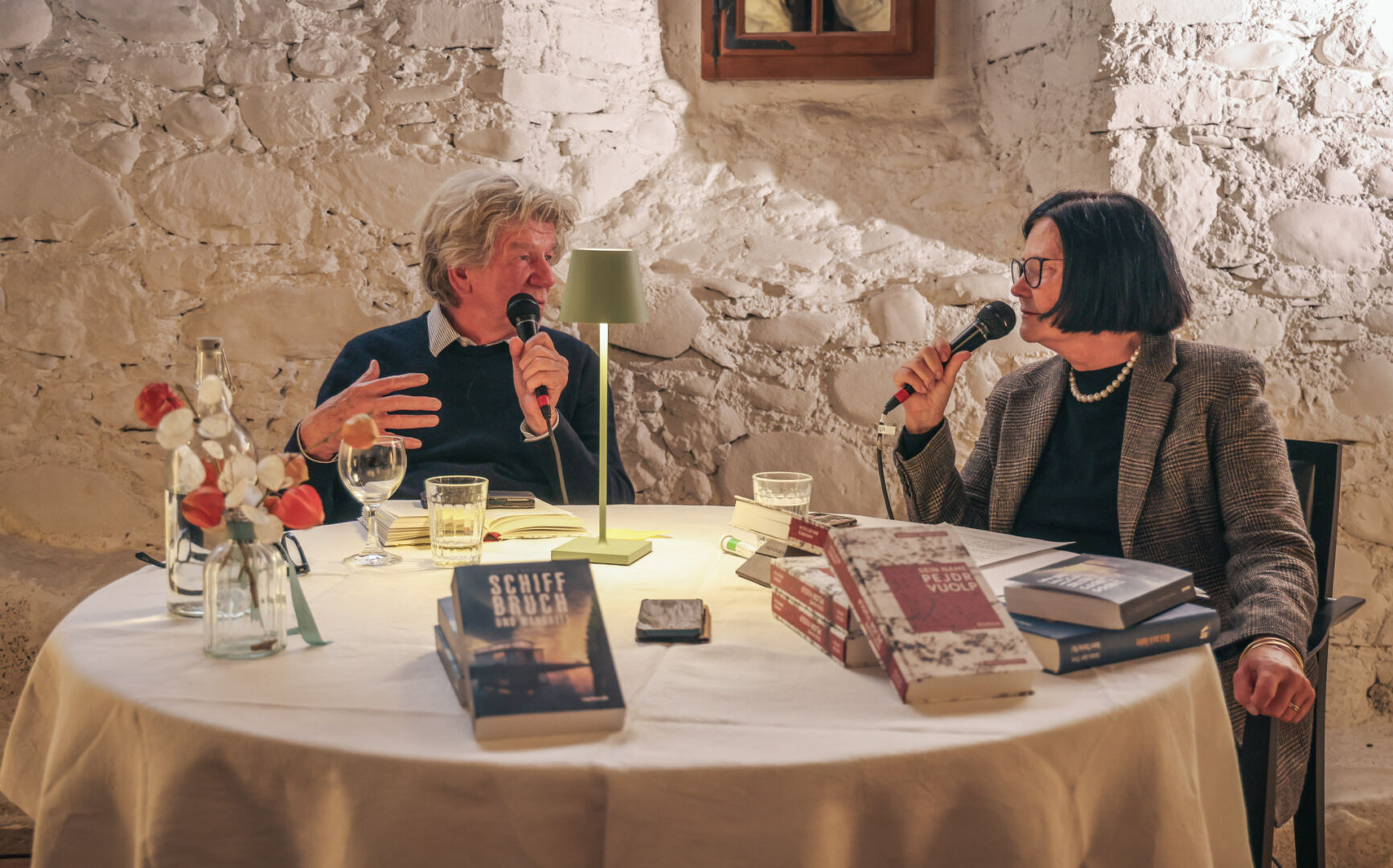 Weglassen, Erzählen, Verstehen: Corinna Jäger-Trees und Andres Bruetsch im Gespräch