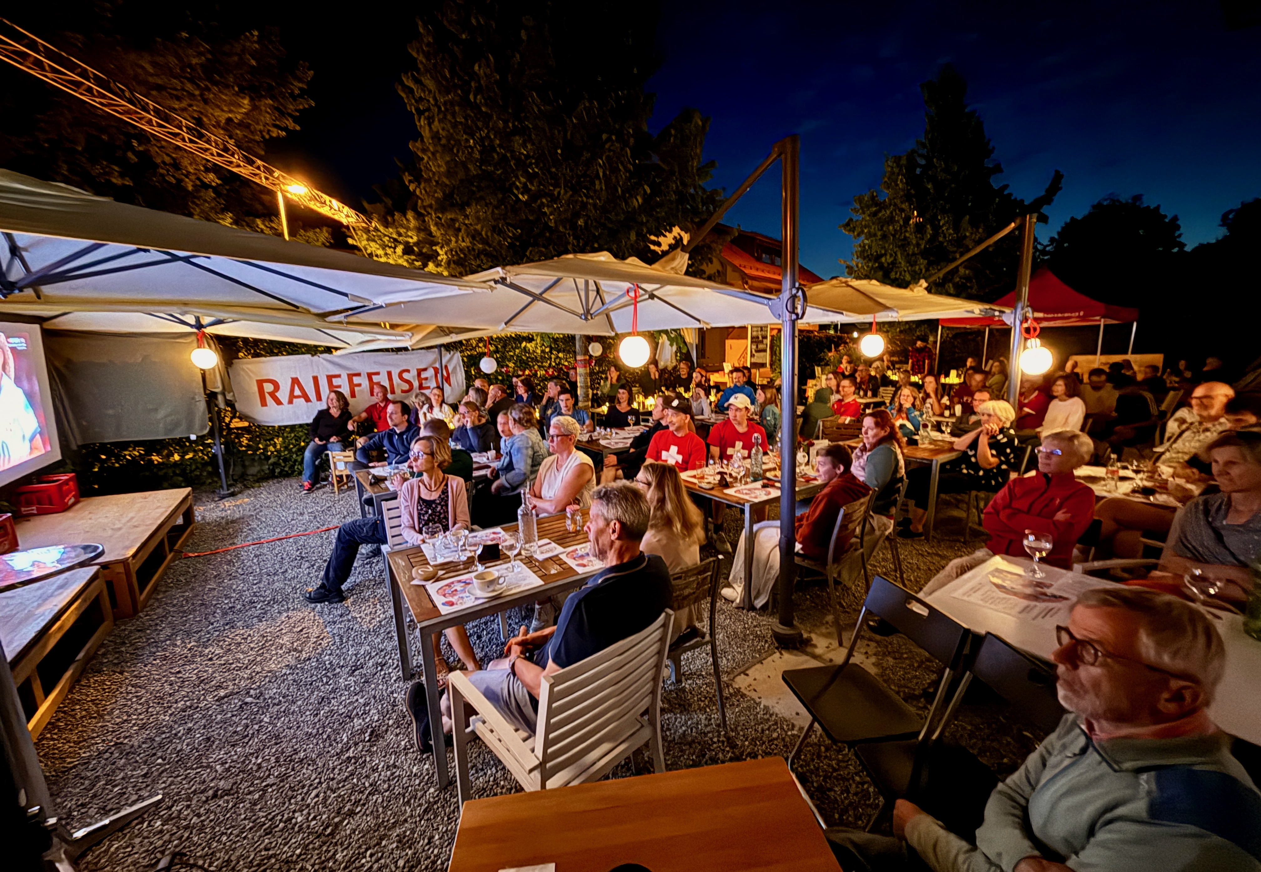 Pizza, Burger und viel Gemeinschaft: Das war das EM-Viertelfinale der Schweiz im Begegnungszentrum